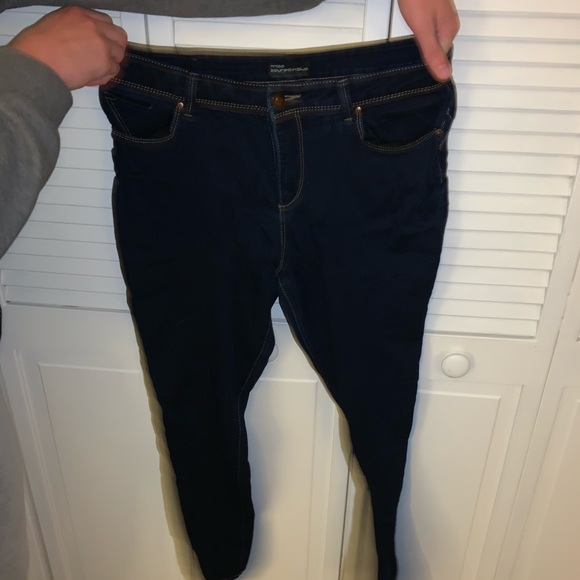 Jeans - Picture 1 of 2